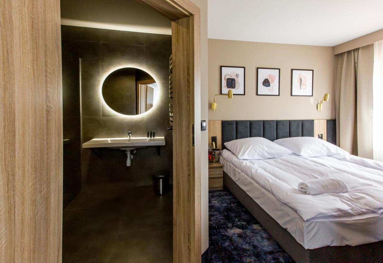 Hotel Zodiak Sucha  Luaran gambar