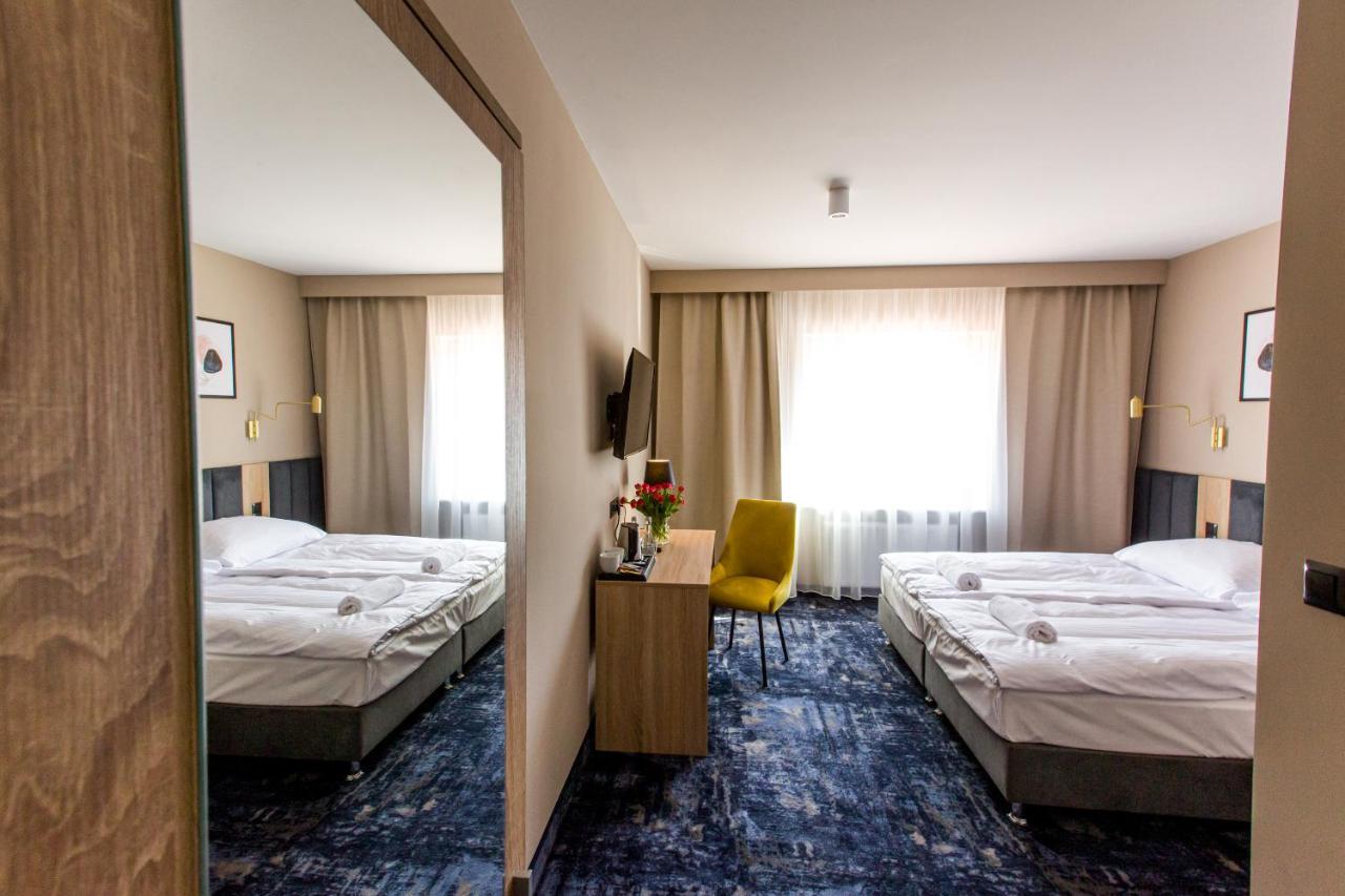 Hotel Zodiak Sucha  Luaran gambar