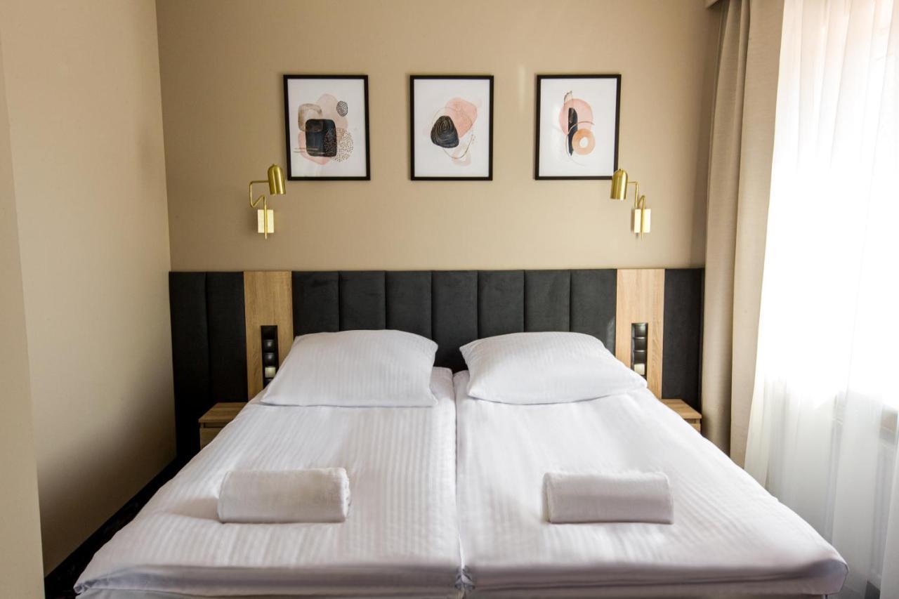 Hotel Zodiak Sucha  Luaran gambar