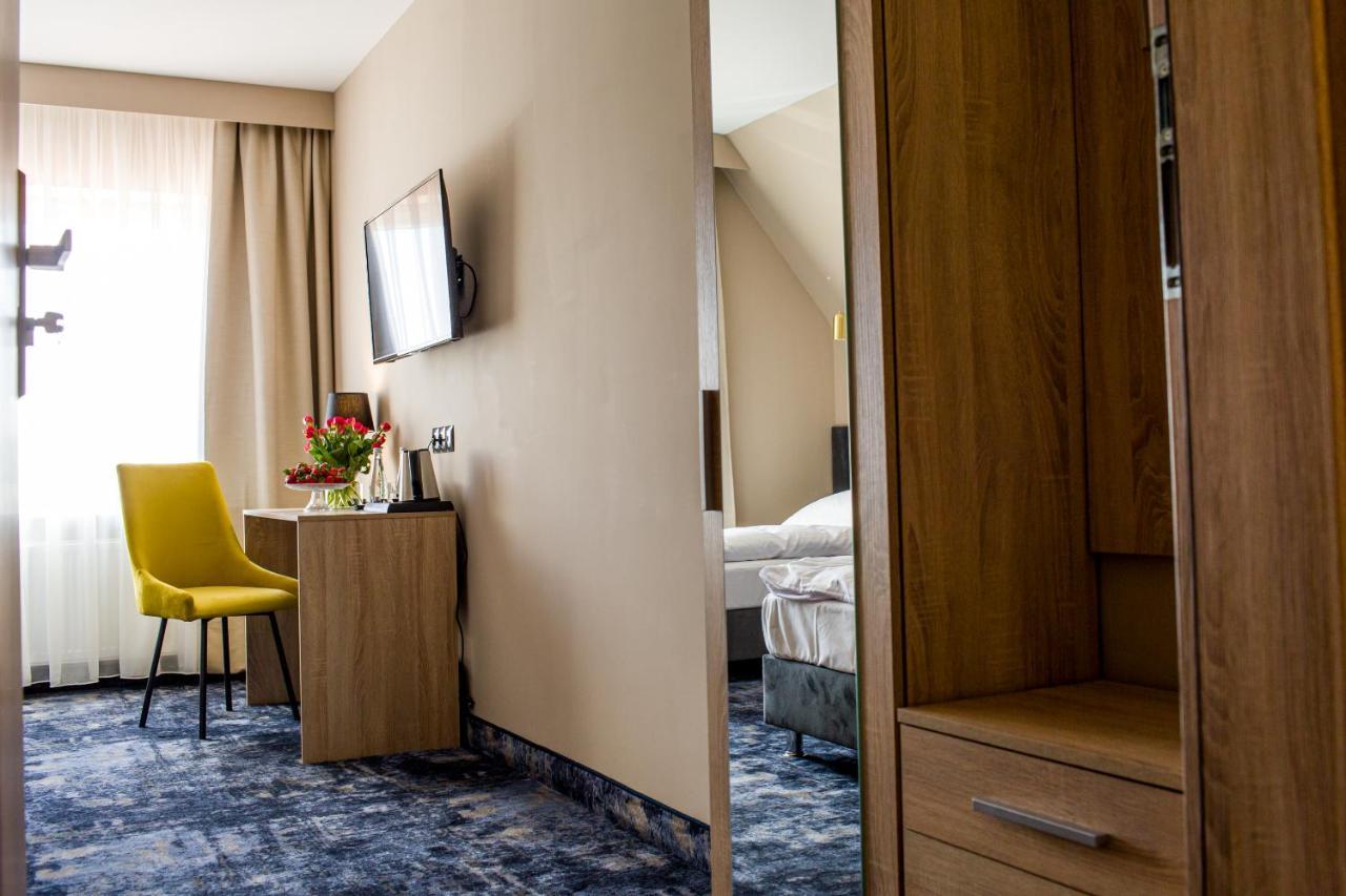 Hotel Zodiak Sucha  Luaran gambar
