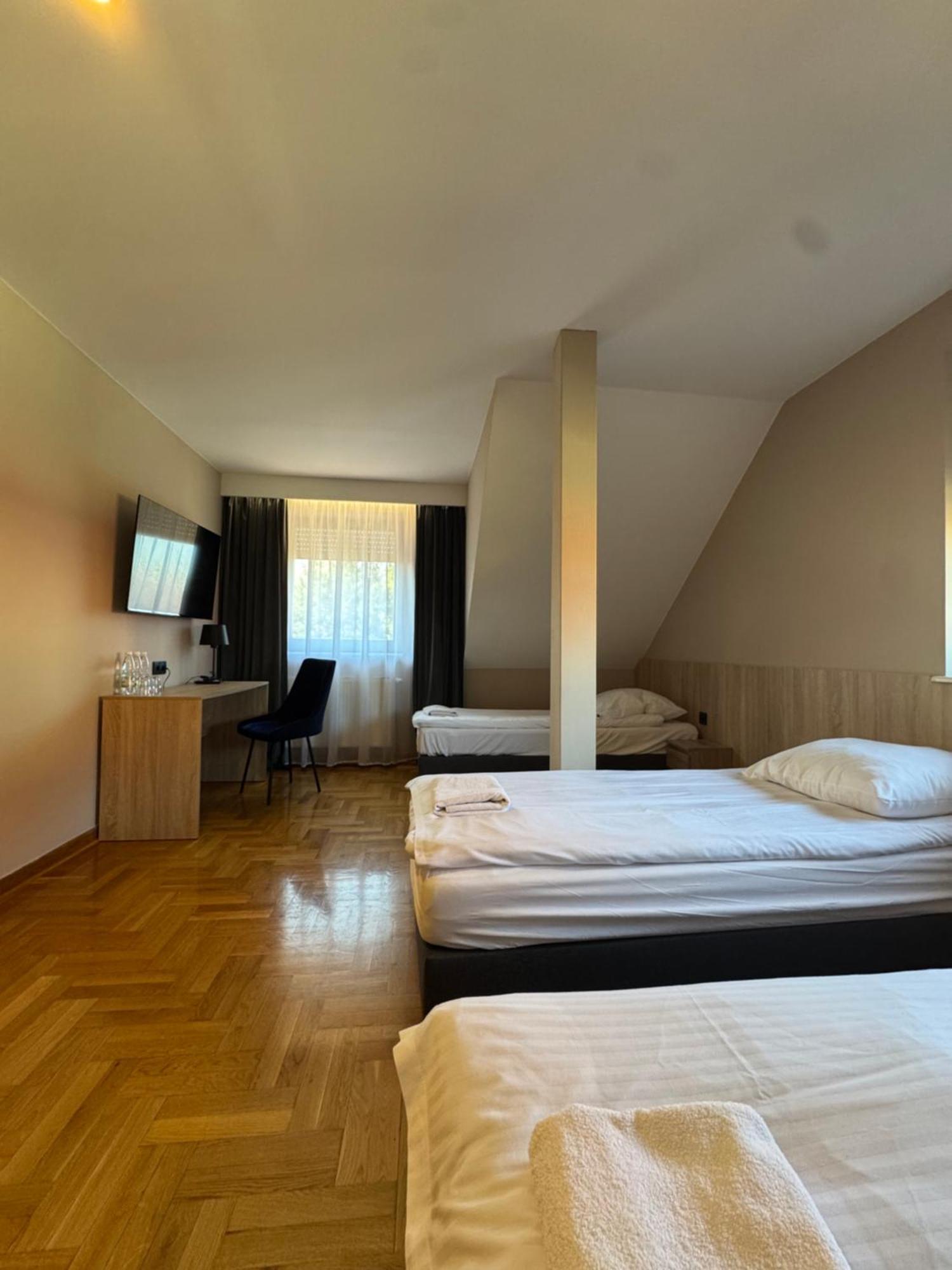 Hotel Zodiak Sucha  Luaran gambar
