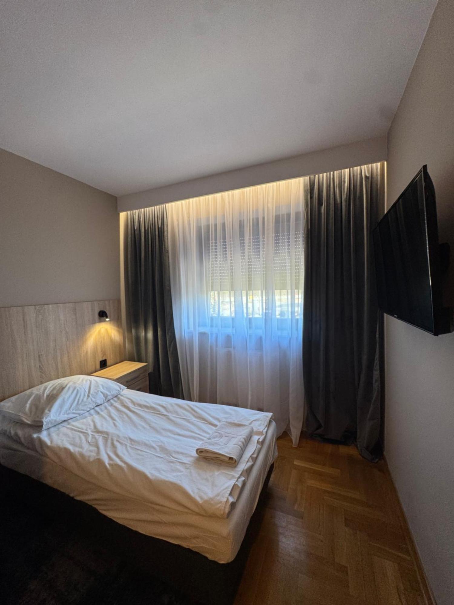 Hotel Zodiak Sucha  Luaran gambar