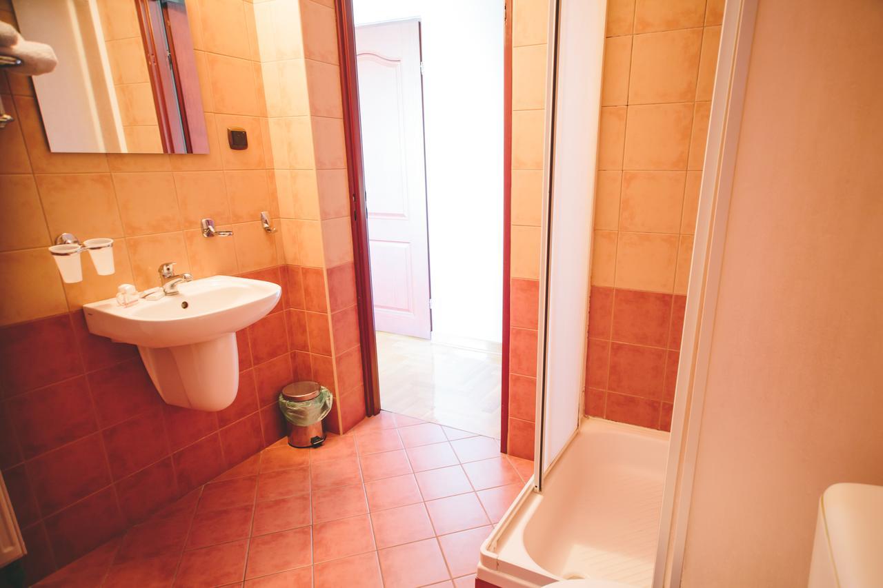 Hotel Zodiak Sucha  Luaran gambar