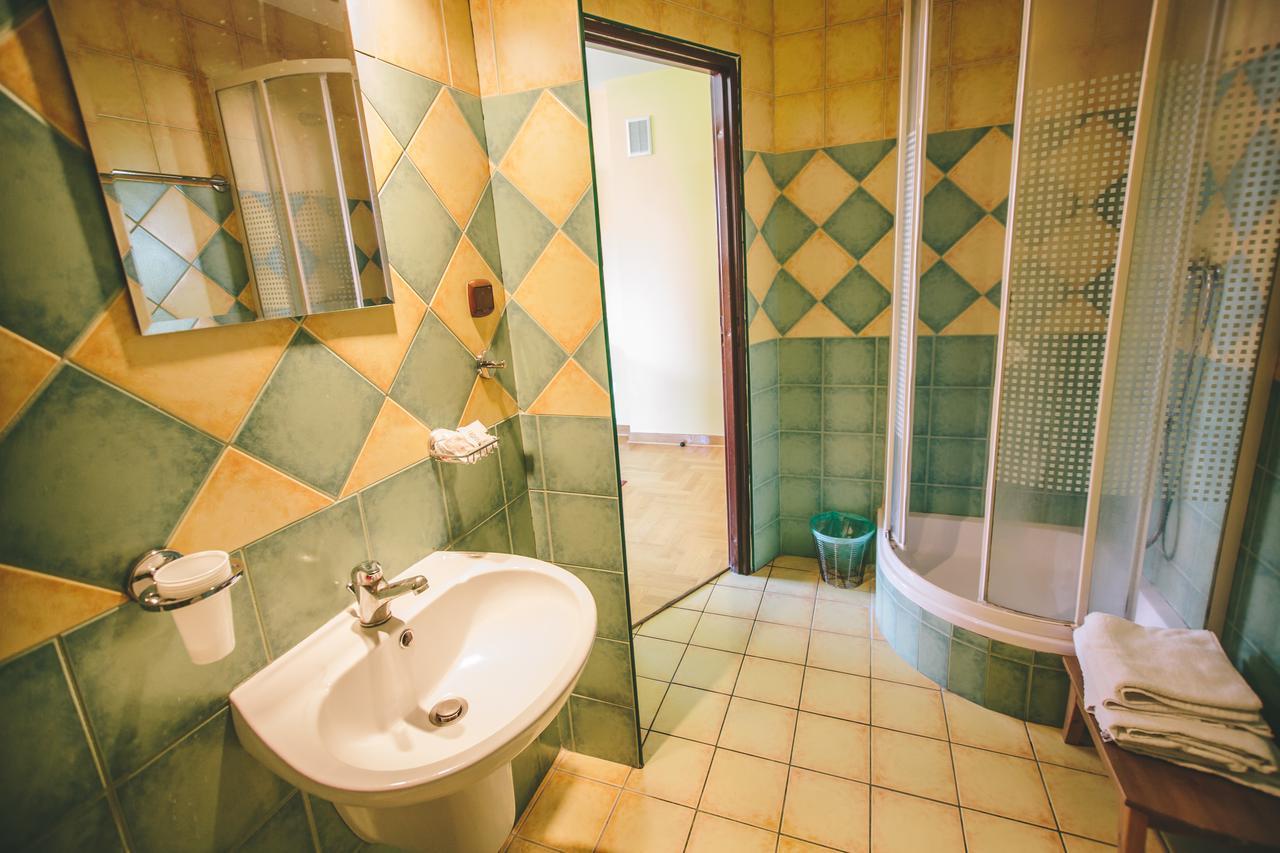 Hotel Zodiak Sucha  Luaran gambar